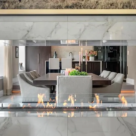 The Crown Jewel Of Luxury In Centre ! Lejlighed