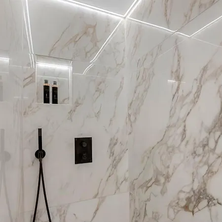 The Crown Jewel Of Luxury In Centre ! Lejlighed *